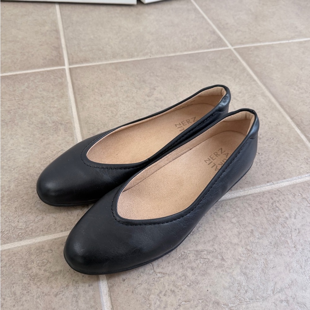 Naturalizer Black Leather Ballet Flats Size 7M New Without Box